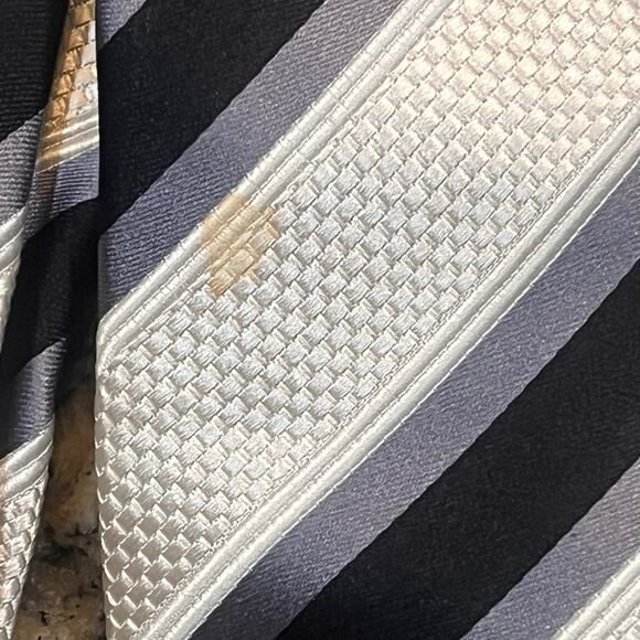 Donald J Trump Signature Collection 100% Silk Cream / Blue / Gray Neck Tie - Picture 3 of 7